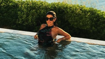 Ia merupakan istri dari kiper anyar Liverpool, Alisson Becker. Foto: Instagram/natalialbecker
