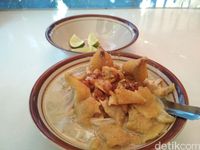 Benci-benci Tapi Doyan Saat Santap Soto Brutu