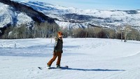 Beragam kegiatan yang dilakukan Brittney selama liburan. Seperti melukis, berenang, bersantai di pantai, menikmati sunset, main ski, hiking, berkunjung ke museum dan lainnya. (brittneypalmer/Instagram)