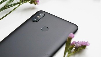Ponsel ini akan menjalankan MIUI berbasis Android 8.1. Untuk koneksi tersedia dukungan dual 4G VoLTE, WiFi (2,4/5 GHz), Bluetooth 5 dan USB Type C. Foto: Sina Mobile