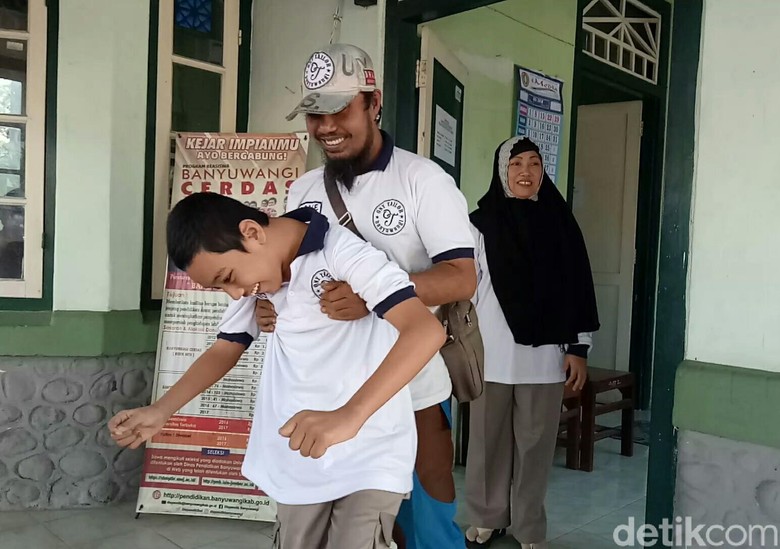 Hore, Saif yang Sempat Terganjal Surat Mutasi Bisa Sekolah Lagi Hore, Saif yang Sempat Terganjal Surat Mutasi Bisa Sekolah Lagi
