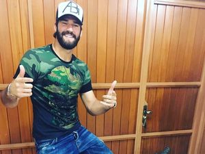 Kekarnya Alisson Becker, Kiper Termahal yang Katanya Mirip Chris Hemsworth