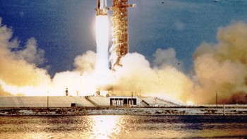 Saturn V masih menyandang status sebagai roket terkuat sepanjang sejarah dengan kemampuan membawa muatan hingga 118 ton menuju orbit rendah Bumi. Foto: NASA