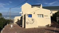 Ini adalah Hotel Agulhasbestview, lokasinya di Cape Agulhas, titik paling selatan di Benua Afrika. (booking.com)