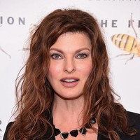 “Saya orang pertama yang mengakui pernah melakukan Botox, dan ibu saya kesal. Jadi jika saya adalah orang pertama yang mengatakan kebenarannya, mengapa saya harus berbohong tentang itu sekarang?” kata Linda Evangelista kepada Harpers Bazaar. Foto: Getty Images