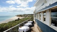 Di wilayah Port Willunga, South Autralia ada Staf of Greece. Restoran ini sajikan paduan menu Australia, Mediterania, dan Asia. Tersedia tiram, sashimi hingga Coorong Angus. Foto:  Staf of Greece