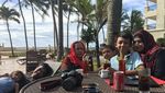 Ini Momen Hangat Eza Gionino Saat Makan Bareng Ibu dan Saudaranya