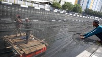 Rencananya, waring tersebut dipasang di permukaan kali sejauh pemandangan dari arah wisma atlet saja.
