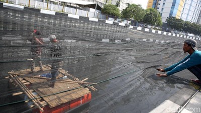 Ini Dia Kali Item Dekat Wisma Atlet yang Ditutupi Waring