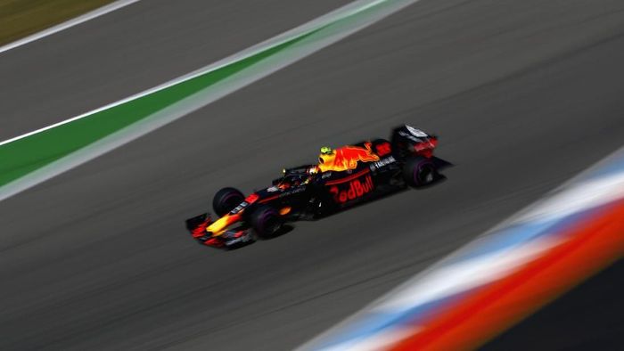 Max Verstappen jadi pebalap tercepat di sesi latihan bebas kedua GP Jerman (Foto: Mark Thompson/Getty Images) Max Verstappen jadi pebalap tercepat di sesi latihan bebas kedua GP Jerman (Foto: Mark Thompson/Getty Images)