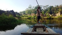Baru-baru ini, Kandang Godzilla di Tangerang ini menjadi perbincangan publik. Sebabnya, ada pria dan wanita berpose bugil di sana. (Priyo/dtraveler)