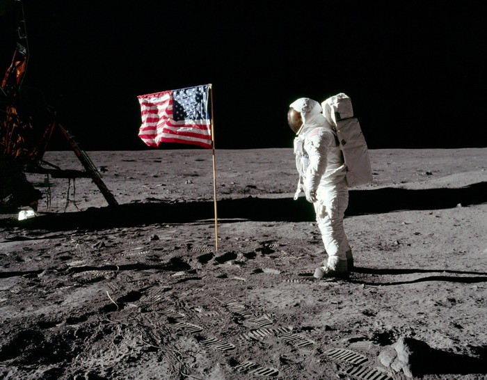 Pendaratan manusia pertama di bulan nasa