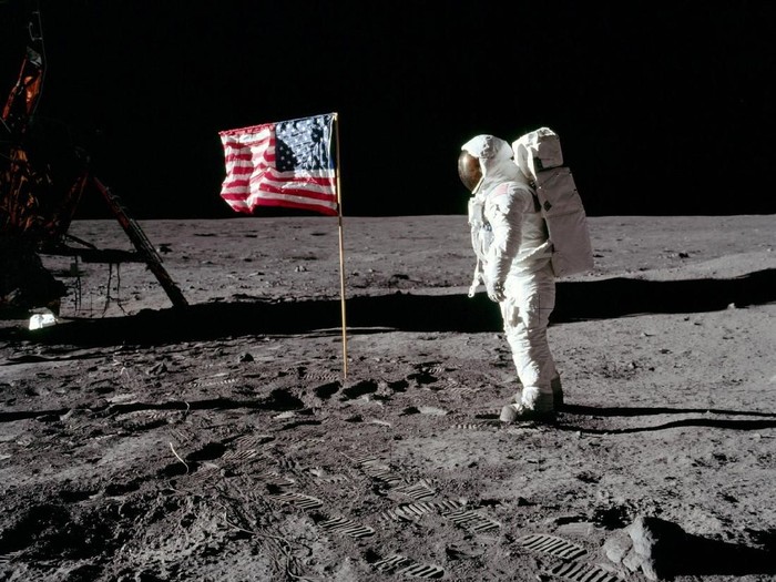Pendaratan manusia pertama di Bulan. Foto: NASA Pendaratan manusia pertama di Bulan. Foto: NASA