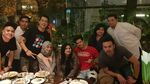 Ini Momen Hangat Eza Gionino Saat Makan Bareng Ibu dan Saudaranya