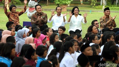 Suasana Hangat saat Jokowi Ajak Anak-anak Bermain di Istana