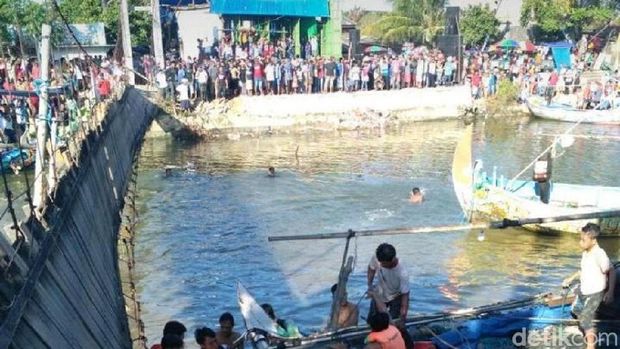 Jembatan Tua Penghubung Jepara-Pati Putus, Puluhan Orang Luka