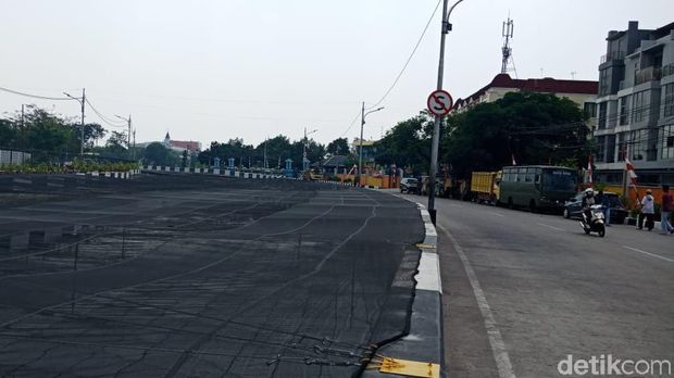 Kali Item dekat Wisma Atlet Kemayoran ditutup waring, Jumat (20/7/2018)