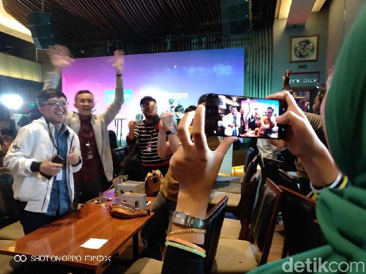 Mereka Seru-seruan Menjajal Kecanggihan Oppo Find X