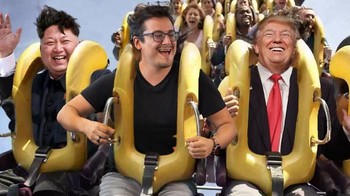 Pria bernama Jones ini mengedit fotonya sedang bermain roller coaster bersama Presiden Amerika Serikat Donald Trump dan Pemimpin Korea Utara Kim Jong Un. Istimewa/Boredpanda.