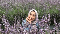 Di Selandia Baru Nurul juga sering traveling, ini foto dirinya saat di Lavender Backyard Garden (nurulzbshamsul/Instagram)