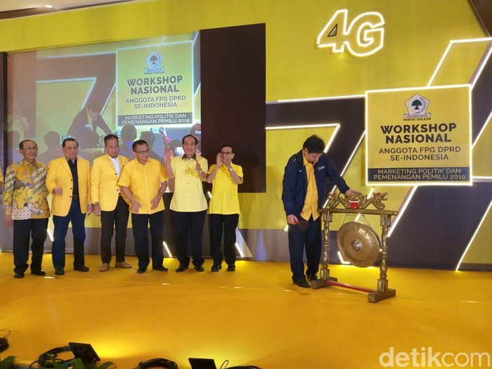 Airlangga Tegaskan Dukung Jokowi di Hadapan Anggota DPRD Golkar