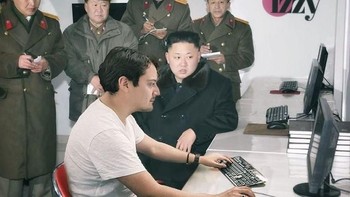 Jones mengedit fotonya sedang dilatih komputer oleh Pemimpin Korea Utara Kim Jong Un. Istimewa/Boredpanda.