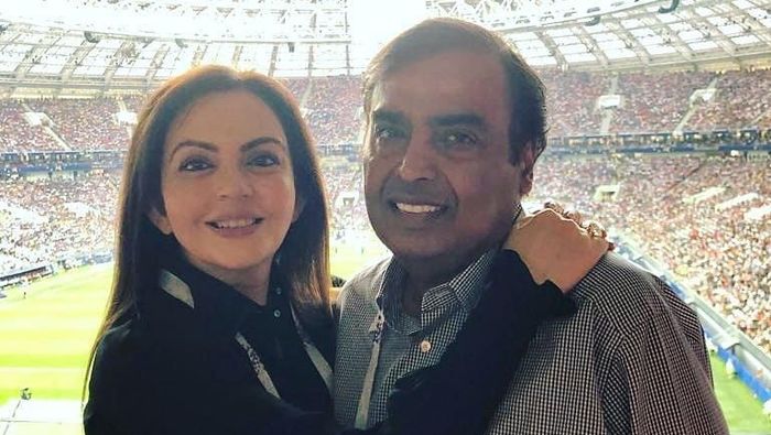 Mukesh Ambani dan Istri Foto: Twitter/@NitaMAmbani Mukesh Ambani dan Istri Foto: Twitter/@NitaMAmbani