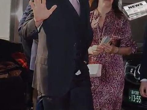 Ups! Tom Cruise Lupa Tutup Ritsleting Celana Saat Hadir di Premier Film