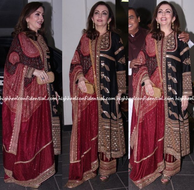 Menghadiri sebuah acara Diwali di Mumbai, Nita Ambani terlihat glamour dengan busana karya desainer Anuradha Vakil. Dia melengkapi gaya mewahnya dengan clutch Bottega Veneta seharga US$ 3.300 dan high heels Saint Laurent. Foto: Viral Bhayani, Highheelconfidential