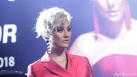 Agnez Mo tampil cantik dengan anting panjangnya. Foto: Palevi S/detikHOT