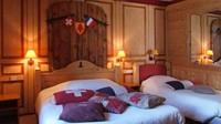 Hotel Arbez ini unik karena bisa jadi di lantai pertama traveler di negara Prancis, sedangkan di lantai 2 Anda ada di negara Swiss. (booking.com)