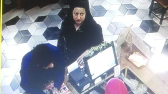 Viral, Video WNA Diduga Hipnotis Kasir Rumah Makan di Cipete