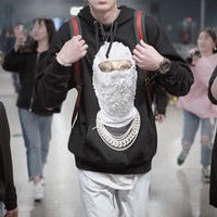 Sudah tampan, Dylan Wang punya gaya busana yang cukup stylish sehingga bikin wanita semakin terpana. Foto: Instagram @dylanwangofficial