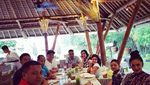 Gemas! Gaya Makan Si Keriting Amora Putri Krisdayanti dan Raul Lemos
