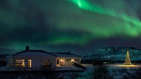 Selain eksotis, Taman Nasional Thingvellir merupakan titik pertemuan Lempeng Benua Amerika dan Eurasia. Menginap di Hotel Grimsborgir, kamu juga bisa melihat keajaiban aurora. Keren! (booking.com)