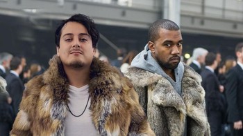 Jones tak kalah keren saat berfoto bersama Rapper terkenal dunia Kanye West. Istimewa/Boredpanda.