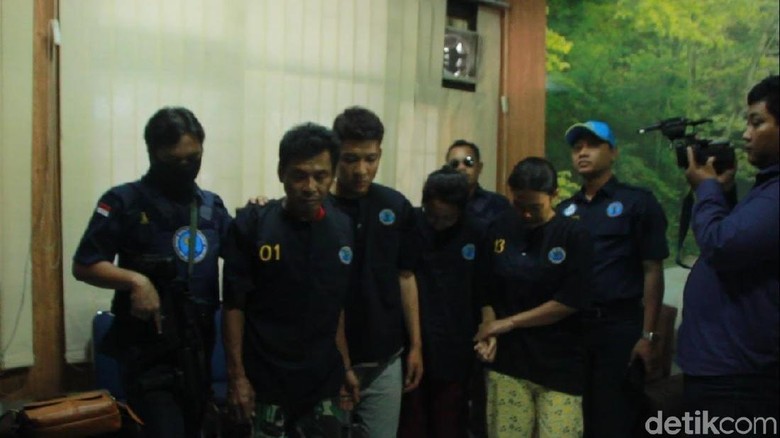 Dua Pasangan Suami Istri Ditangkap BNNP Jateng Dua Pasangan Suami Istri Ditangkap BNNP Jateng