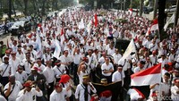 Para pekerja yang tergabung dalam Federasi Serikat Pekerja Pertamina Bersatu (FSPPB) berkumpul di kantor pusat Pertamina sejak pukul 06.50 WIB. 