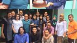 Intip Momen Aburizal Bakrie Tiup Kue Ultah hingga Sarapan Bareng Cucu