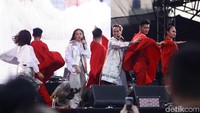 Sederet lagu, seperti ‘Galih dan Ratna’, ‘Kembali Cinta’ hingga ‘Resonance’ sukses mereka bawakan. Foto: Pradita Utama