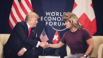 Jones sedang bersalaman dengan Presiden Donald Trump di forum internasional. Istimewa/Boredpanda.