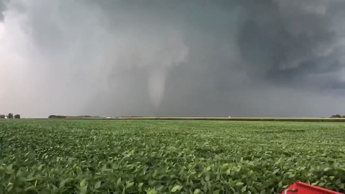Badai tornado kembali hantam negara bagian Iowa di Amerika Serikat. Kerusakan paling parah terjadi di pabrik pembuatan Pella dan mengakibatkan 7 orang terluka.