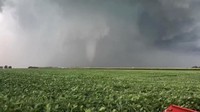 Salah seorang warga merekam video saat-saat terjadinya tornado. Brandyn Van Zante/Twitter/Via Reuters.