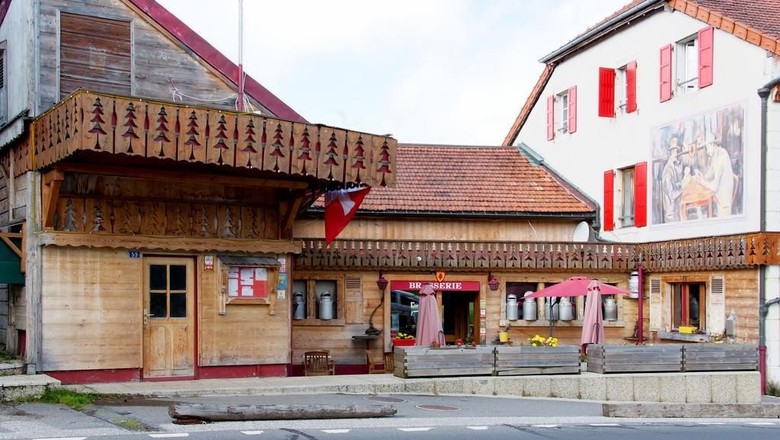 Hotel Arbez Franco Suisse di perbatasan Prancis-Swiss (booking.com) Hotel Arbez Franco Suisse di perbatasan Prancis-Swiss (booking.com)