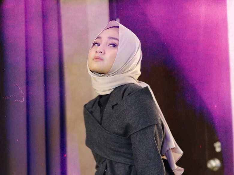 Fatin Berkilau di Opening Asian Games, Iis Dahlia Kena Semprot Lagi Fatin Berkilau di Opening Asian Games, Iis Dahlia Kena Semprot Lagi