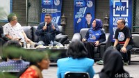 Diskusi tersebut membahas strategi pemenangan partai dan meningkatkan suara pemilih yang diikuti oleh para kader dan caleg partai berlambang merci tersebut.