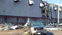 Tujuh orang di dalam pabrik pembuatan mesin pertanian terluka akibat tornado dan telah dirawat di rumah sakit setempat. Jami Dolezal/Twitter/via Reuters.