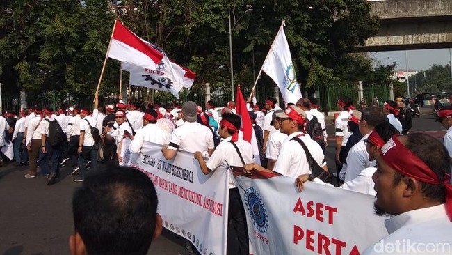 Keuangan Pertamina Seret Gara-gara Tahan Harga BBM?
