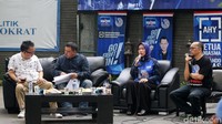 Partai Demokrat (PD) memberi analisi tersendiri terkait kemungkinan koalisi yang terbentuk jelang Pilpres 2019. Dia menyebut ada gerbong besar dan kecil.