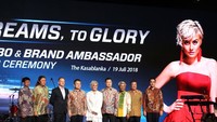 Managing Director of Sales Center PT Sokonindo Automobile, Franz Wang mengungkapkan DFSK menggandeng penyanyi Agnez Monica sebagai upaya untuk membagikan energi dan semangat positif. Istimewa/DFSK.